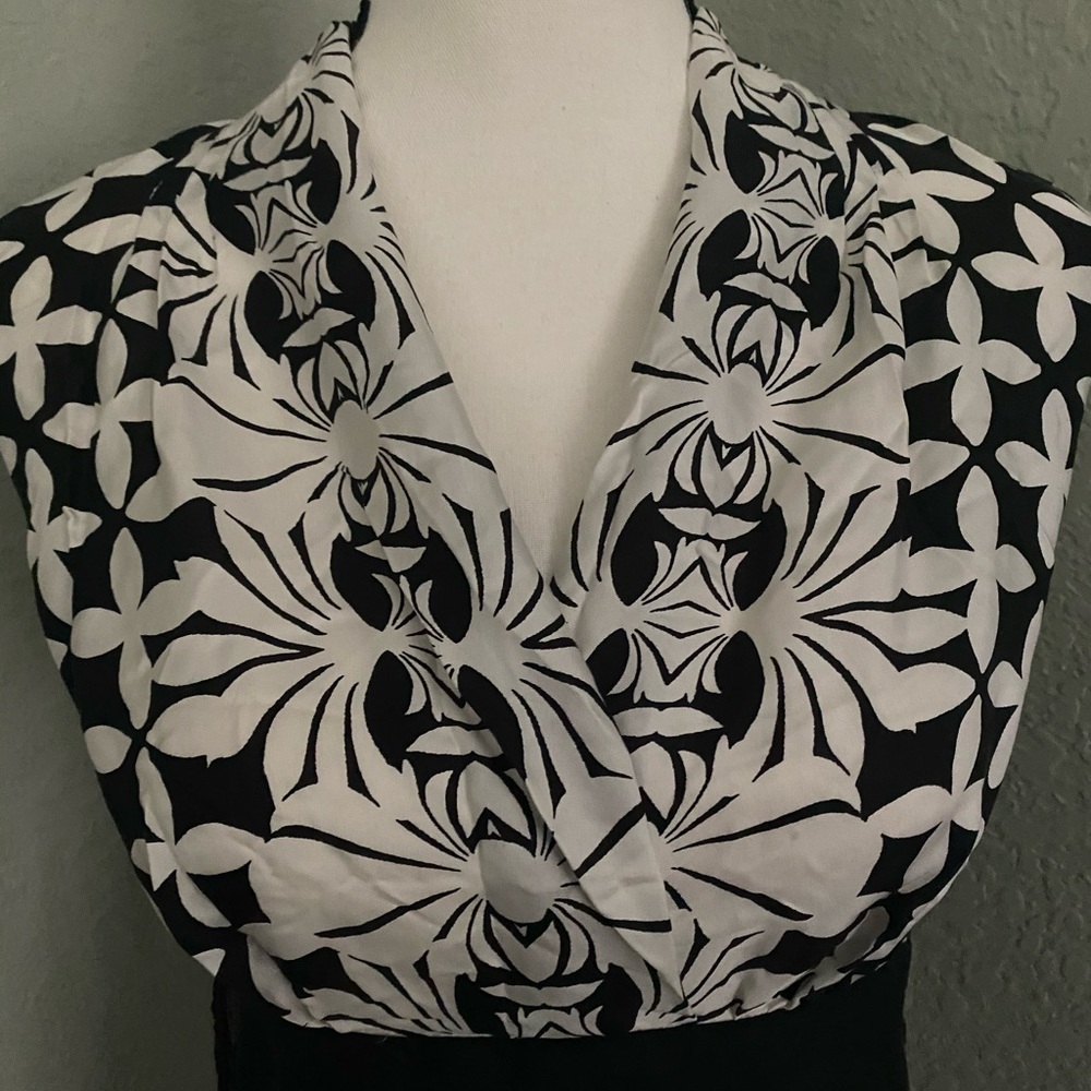 White House BM 100% Silk top - Picture 2 of 8
